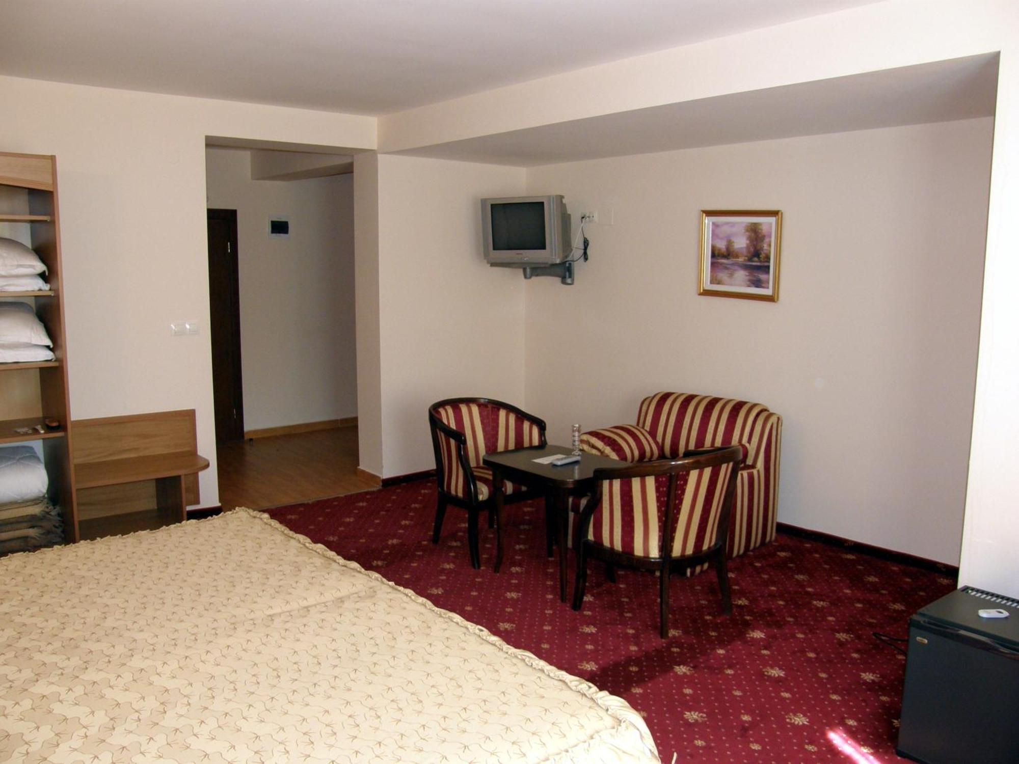 Hotel Center Apriłci Zewnętrze zdjęcie