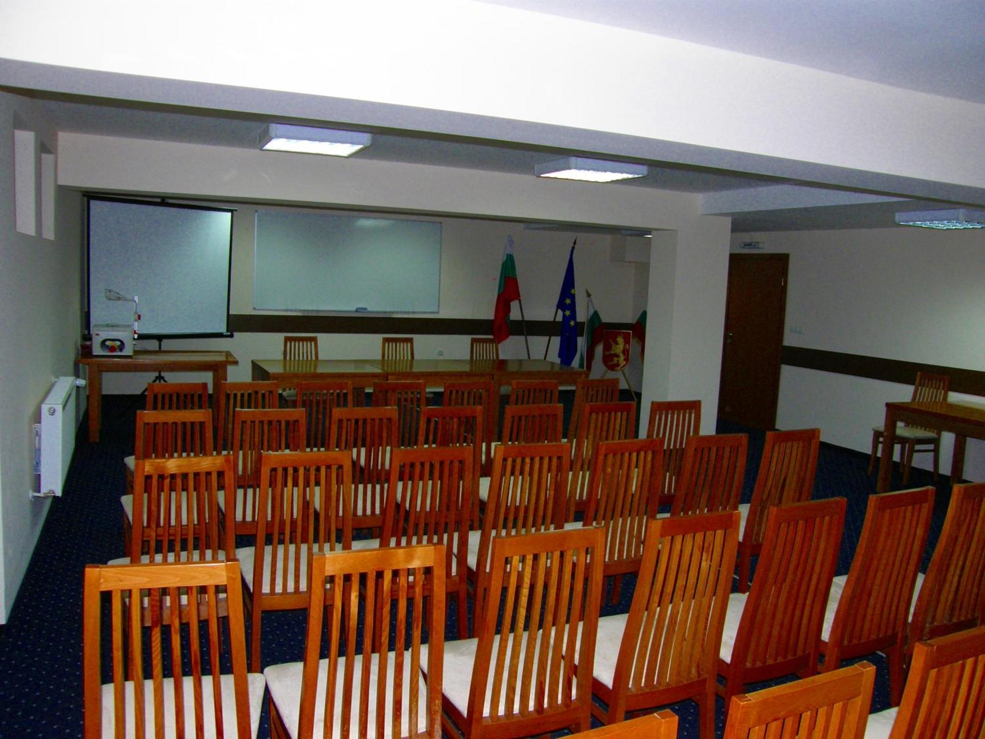 Hotel Center Apriłci Zewnętrze zdjęcie